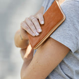 Agatha Phone Wallet Gingerbread