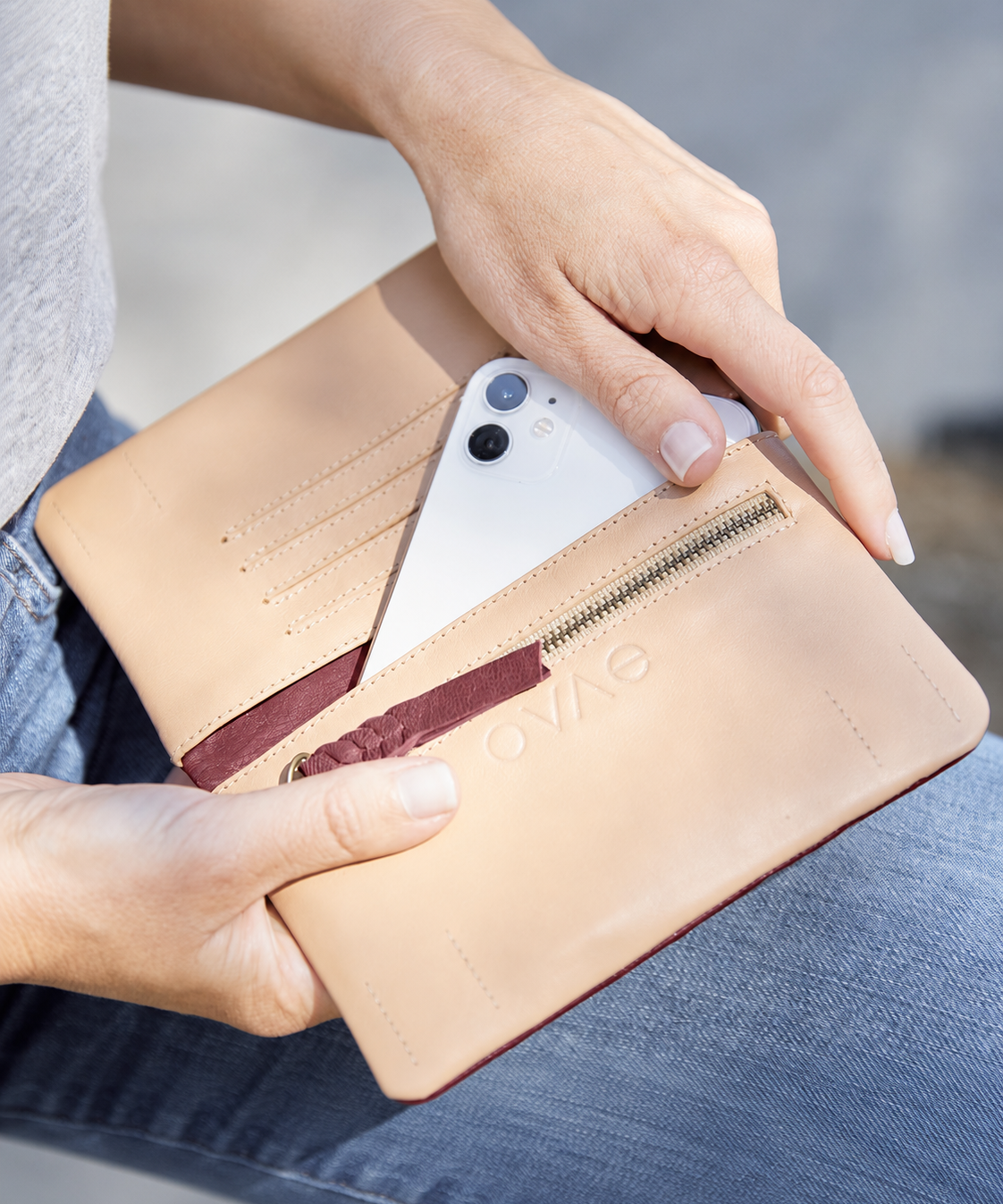 Agatha Phone Wallet Pinot