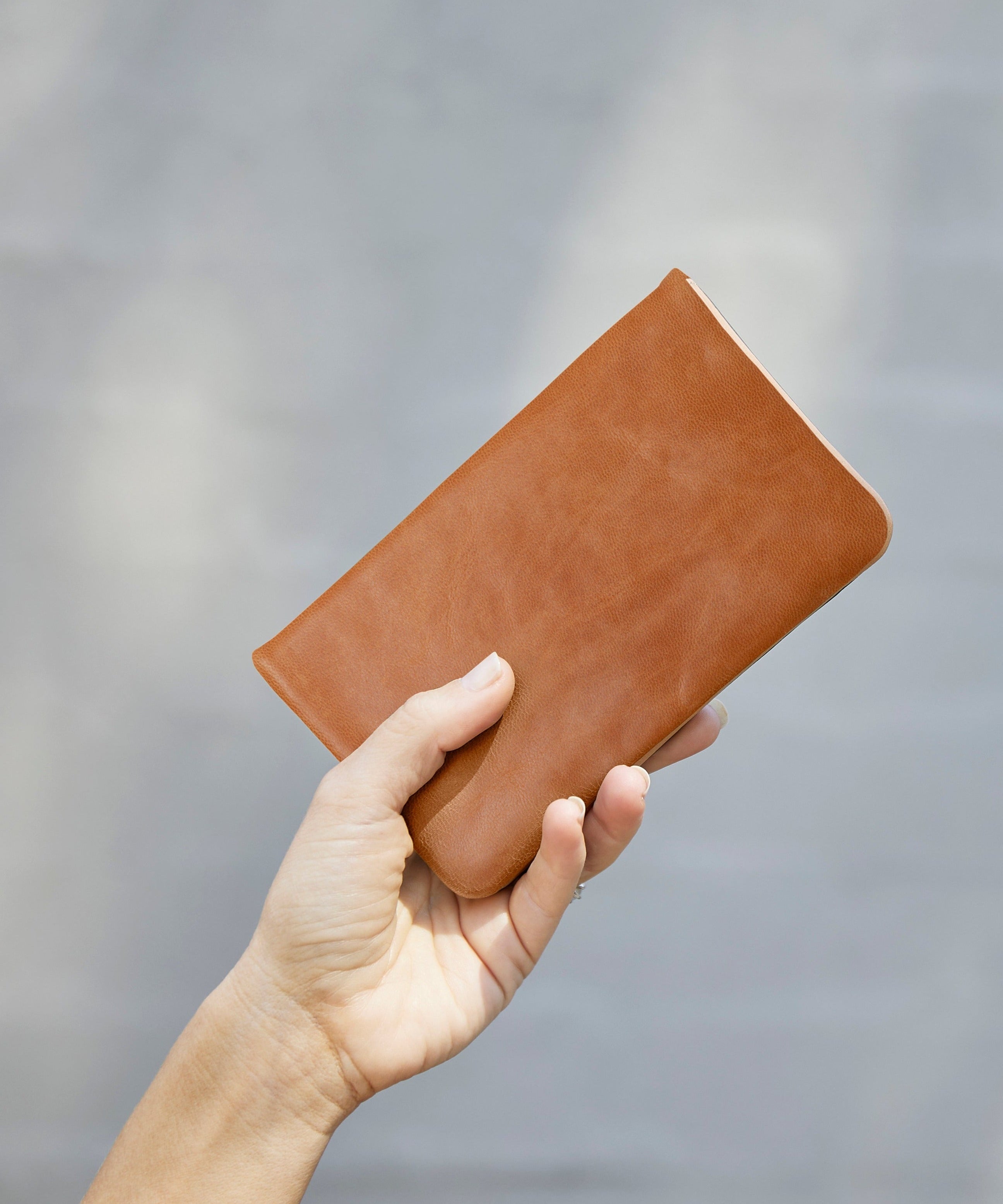 Agatha Phone Wallet Gingerbread