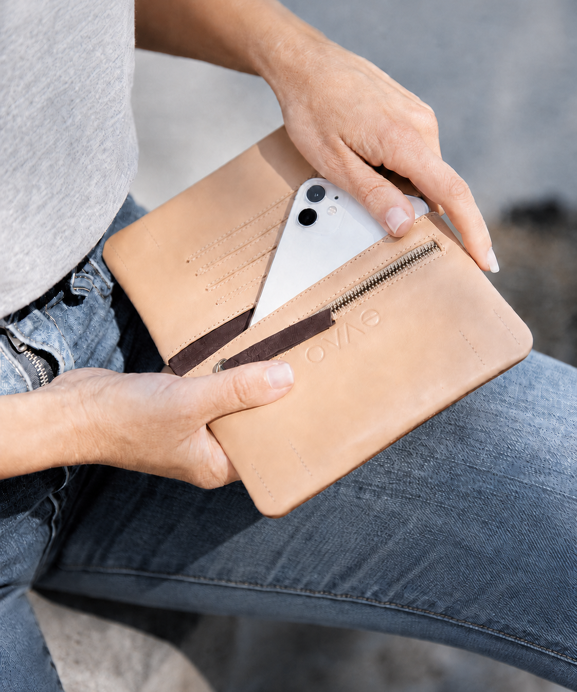 Agatha Phone Wallet Chocolate