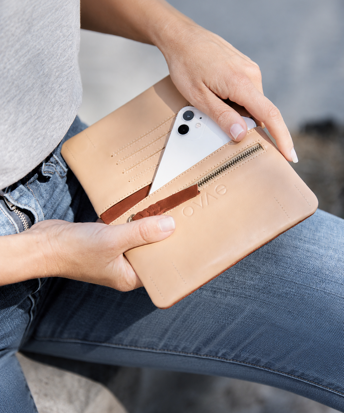 Agatha Phone Wallet Pecan