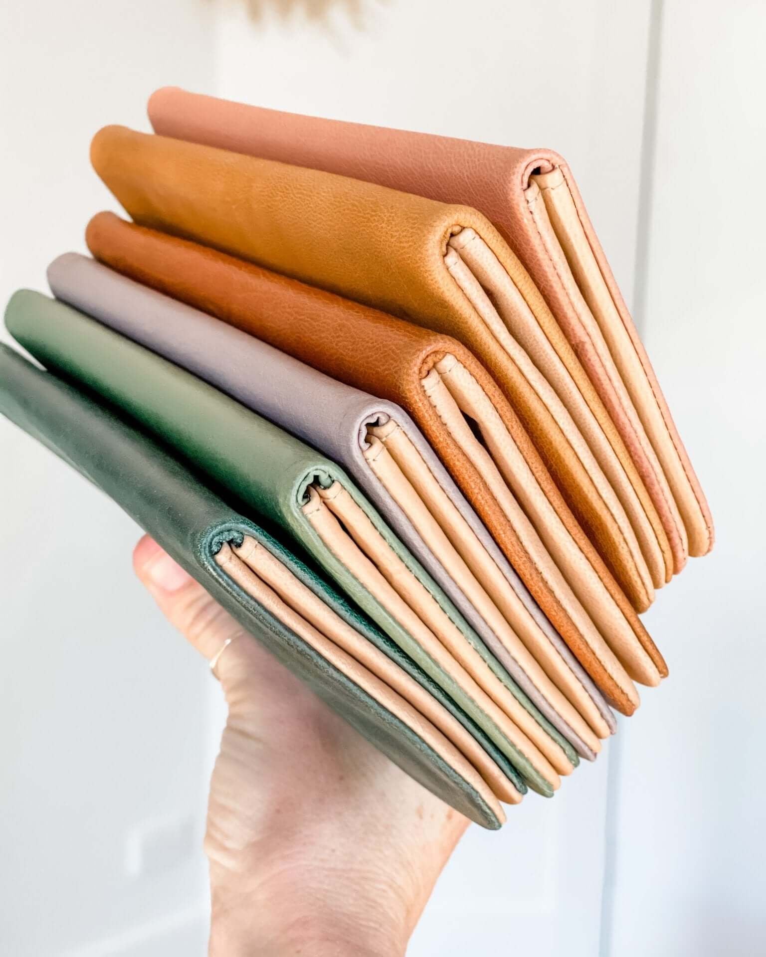 Agatha Phone Wallet - Ovae