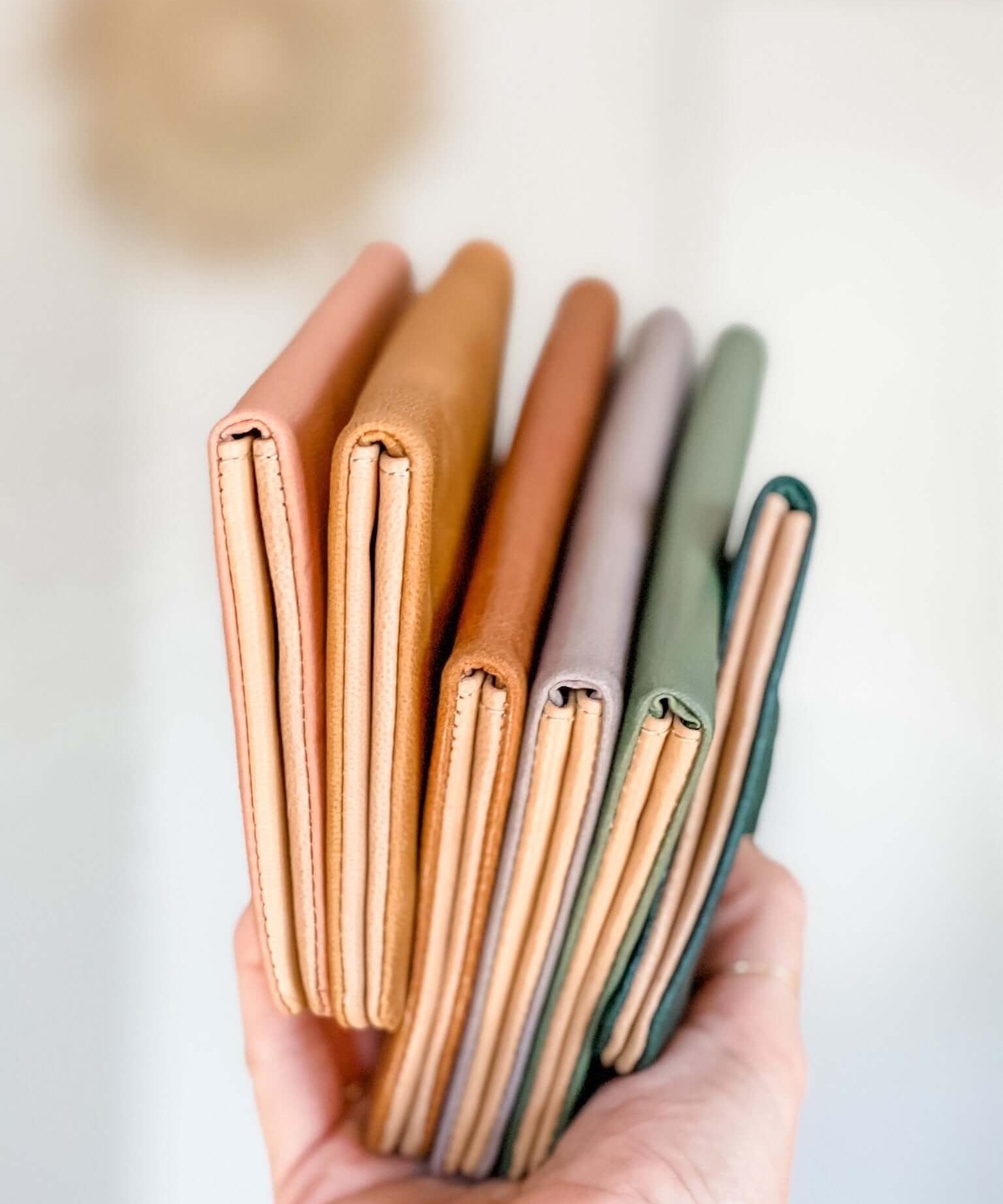 Agatha Phone Wallet - Ovae