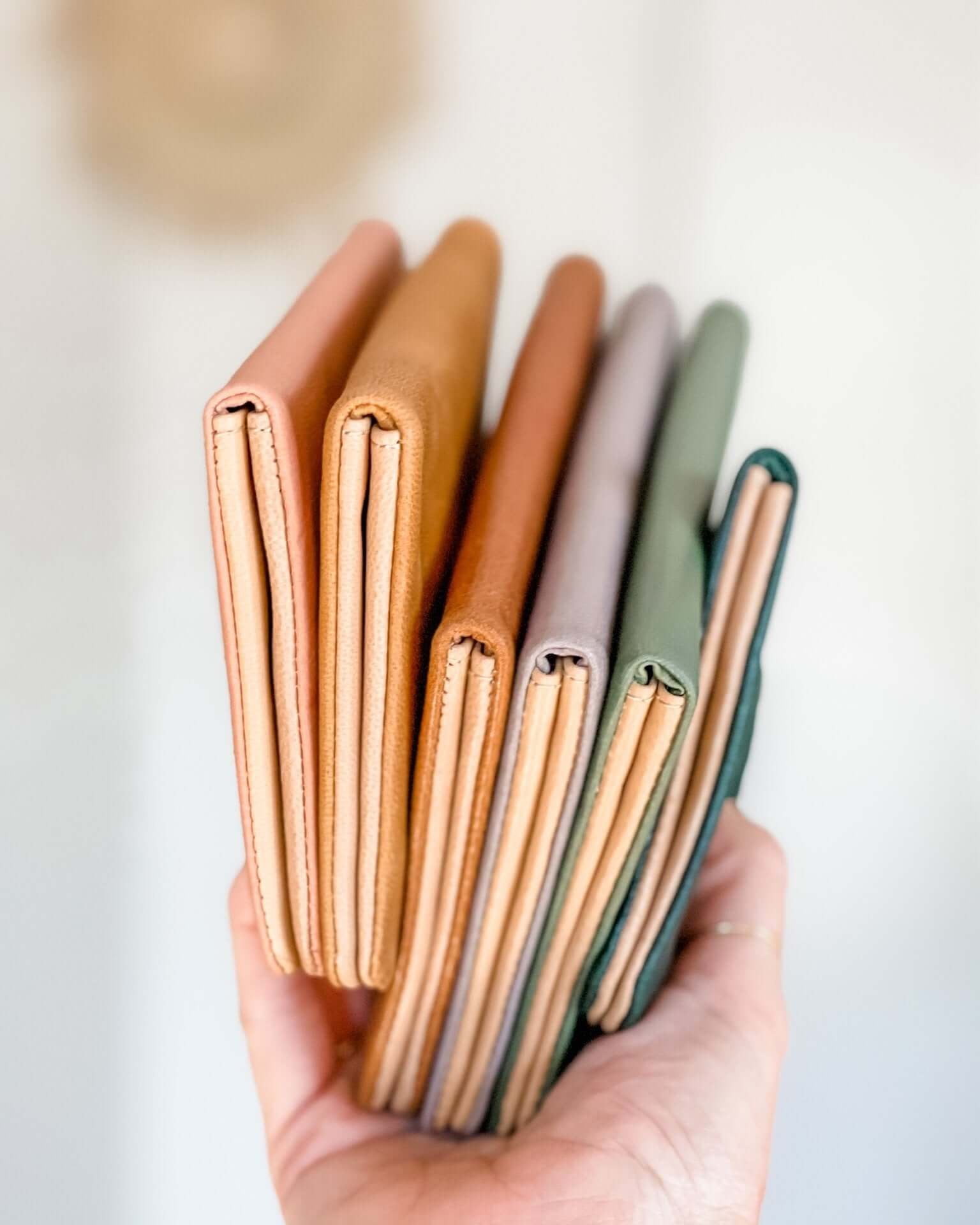 Agatha Phone Wallet - Ovae